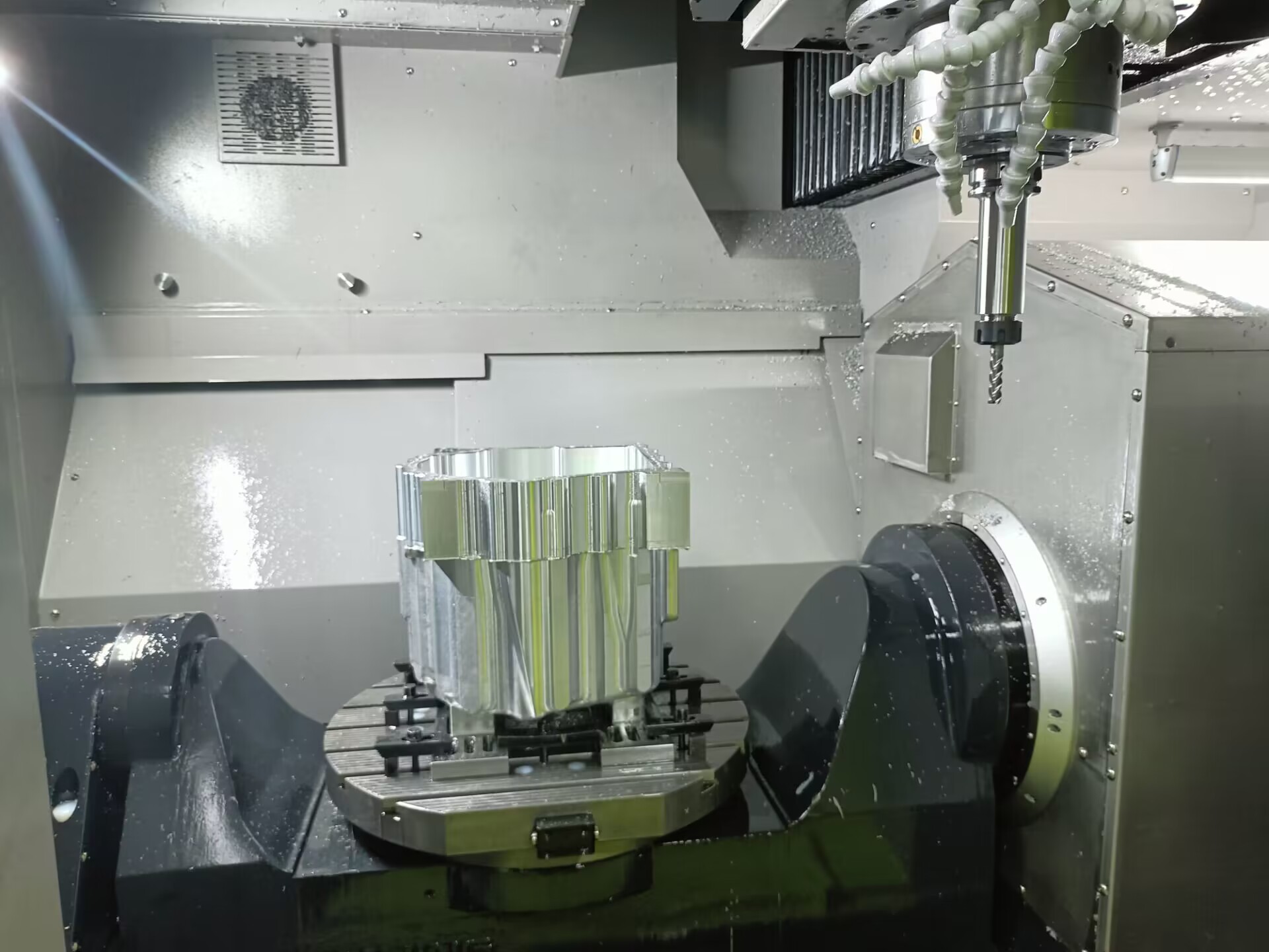 Motor housing production involves various machining processes 1104 3
