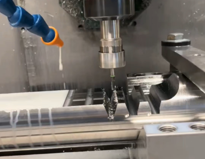 A Comprehensive Guide to CNC Milling for Precision Parts 07:27 1