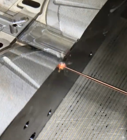 5-Axis Machining vs. EDM Machining: A Comprehensive Comparison 15:20 2