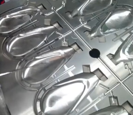 Mold Manufacturing and Production Processes for 3C Products 02:40 2