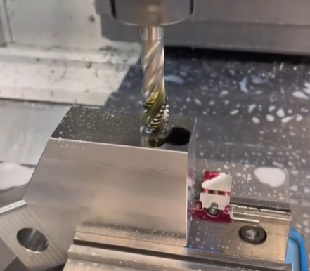 Application of Extrusion Taps in Deep-Hole Threading 09:56 1