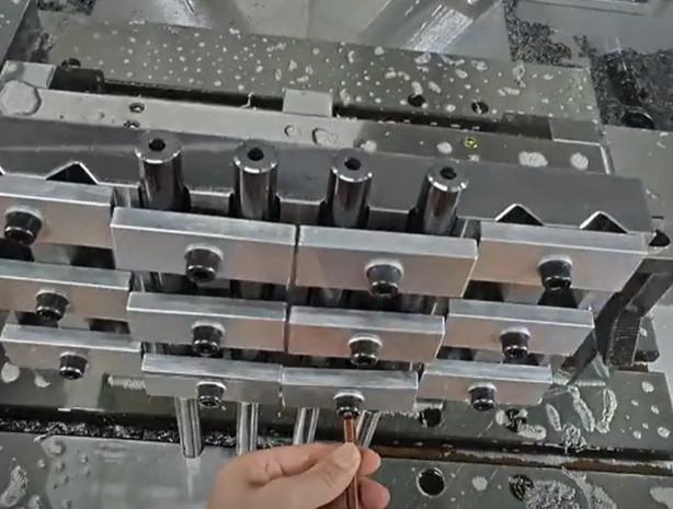 Tool Vibration in Deep Hole Machining: Causes and Solutions 05:39 1